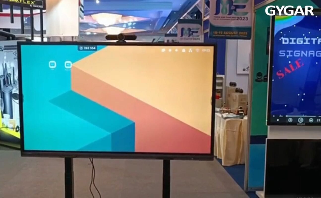 GYGAR presents a new type of IPG interactive display stand. 3
